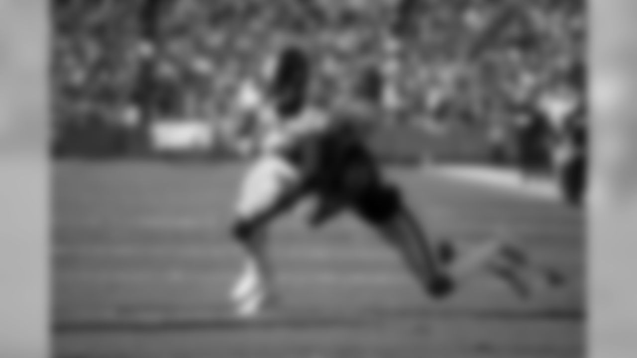 2. Antonio Brown (10-18) - 1,759 yards
