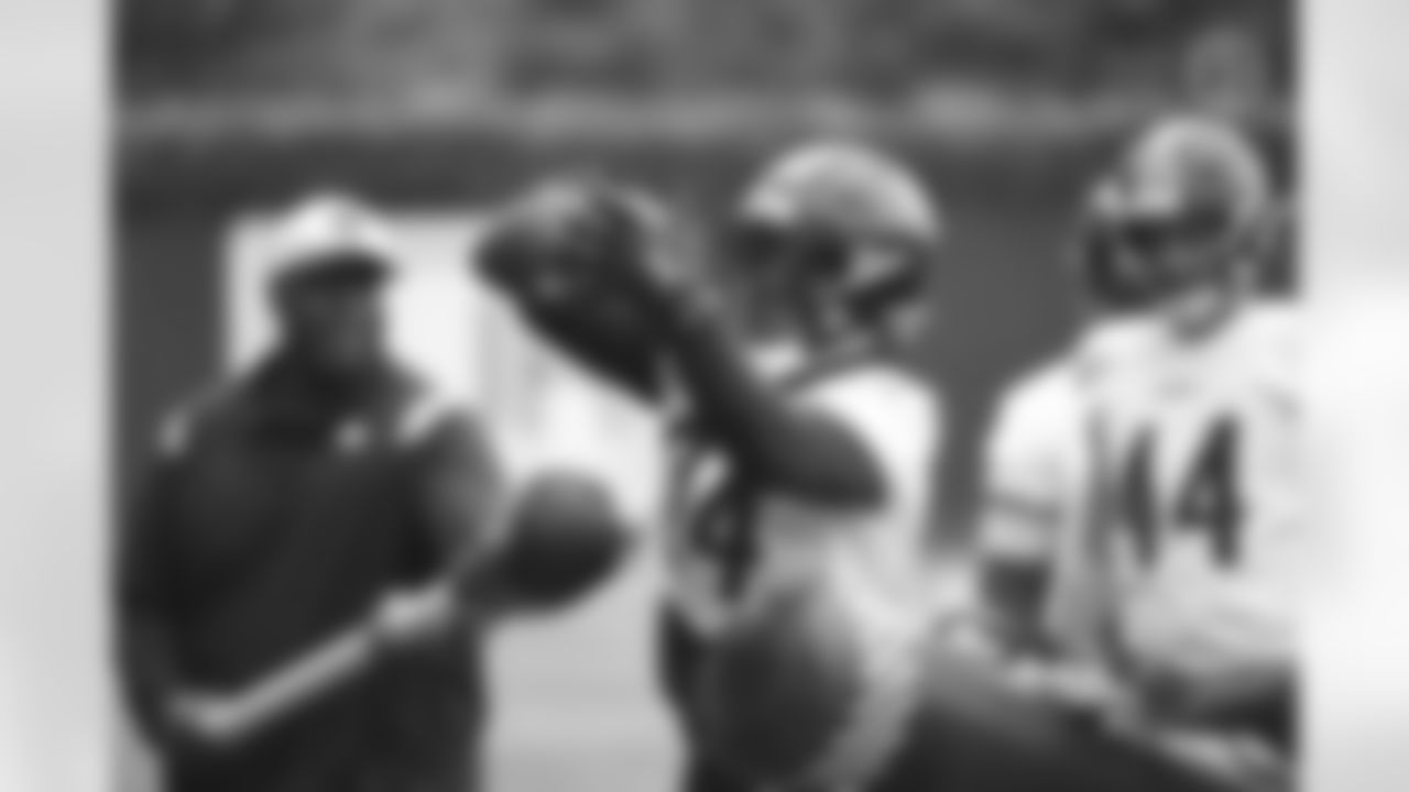 Pittsburgh Steelers running back Benny Snell Jr. (24) during practice at the UPMC Rooney Sports Complex preparing for a Week 2 matchup against the Las Vegas Raiders, Wednesday, Sept. 15, 2021 in Pittsburgh, PA. (Caitlyn Epes / Pittsburgh Steelers)