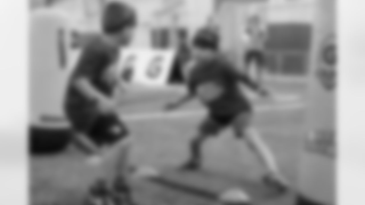 The Steelers host a 2023 Youth Football Camp at Highlands Sports Complex Friday, June 16, 2023 in Triadelphia, WV. (Karl Roser / Pittsburgh Steelers)