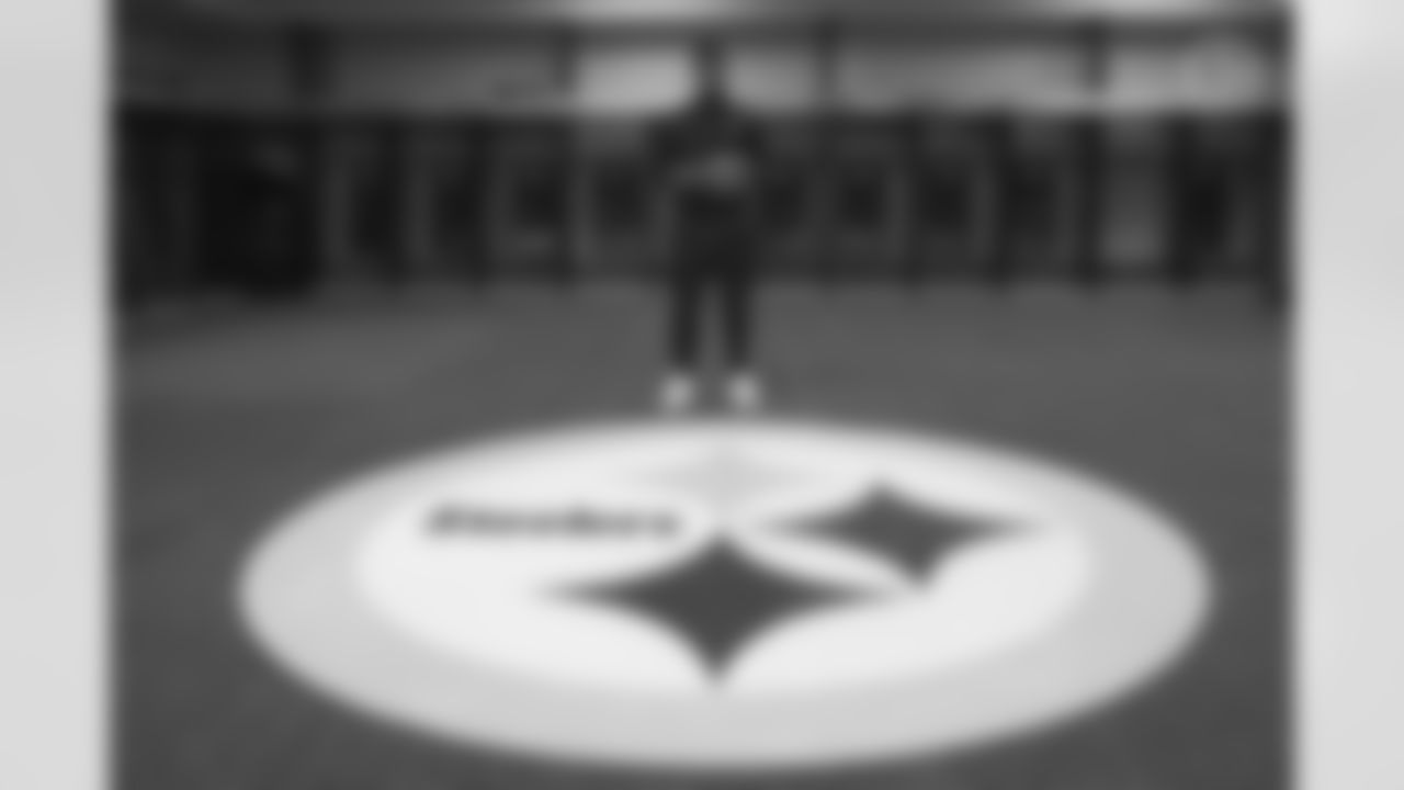 First-round pick Najee Harris tours Pittsburgh after the NFL Draft, Saturday, May 1, 2021 in Pittsburgh, PA. (Caitlyn Epes / Pittsburgh Steelers)