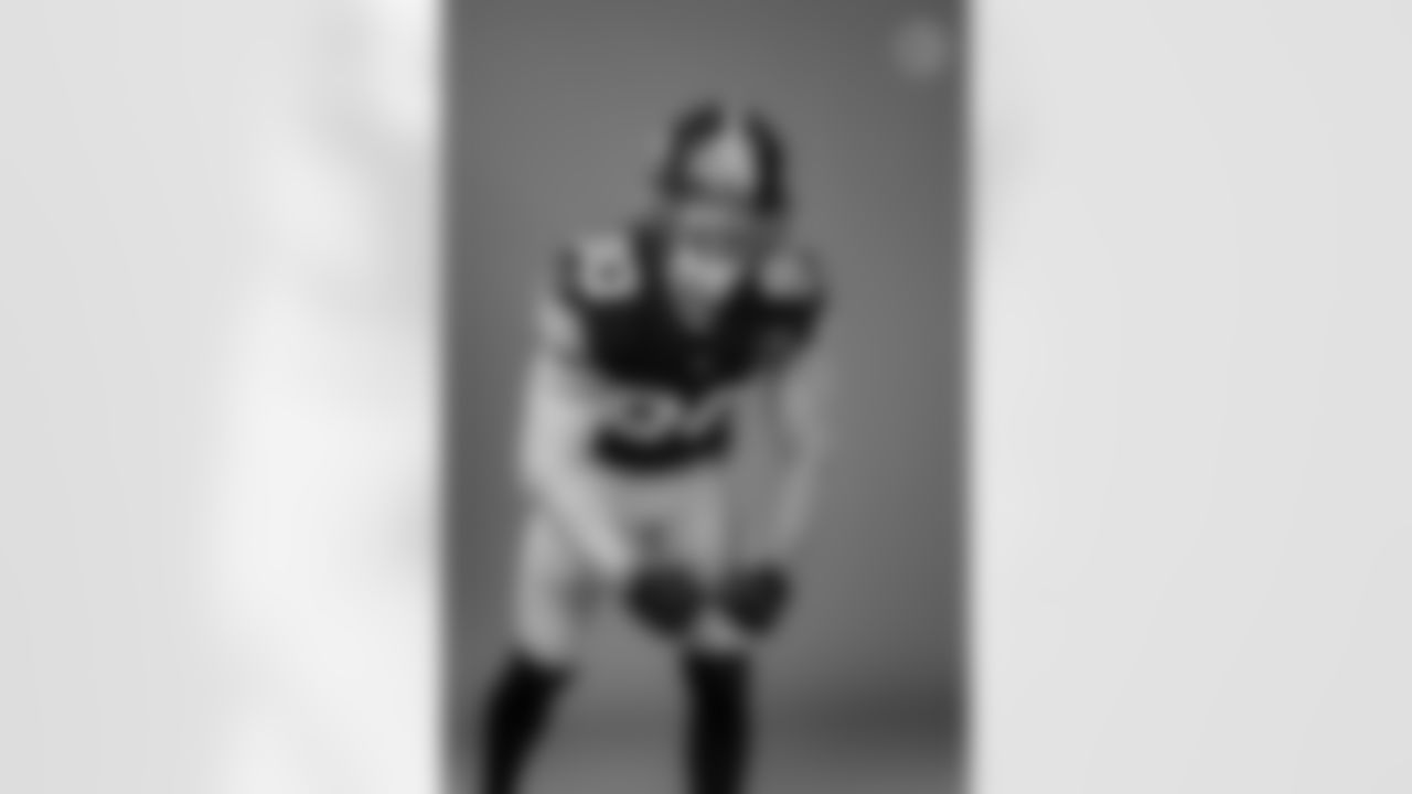 Pittsburgh Steelers linebacker T.J. Watt (90) wears the throwback uniform during a photoshoot, Tuesday, Nov. 15, 2022 in Pittsburgh, PA. (Karl Roser / Pittsburgh Steelers)