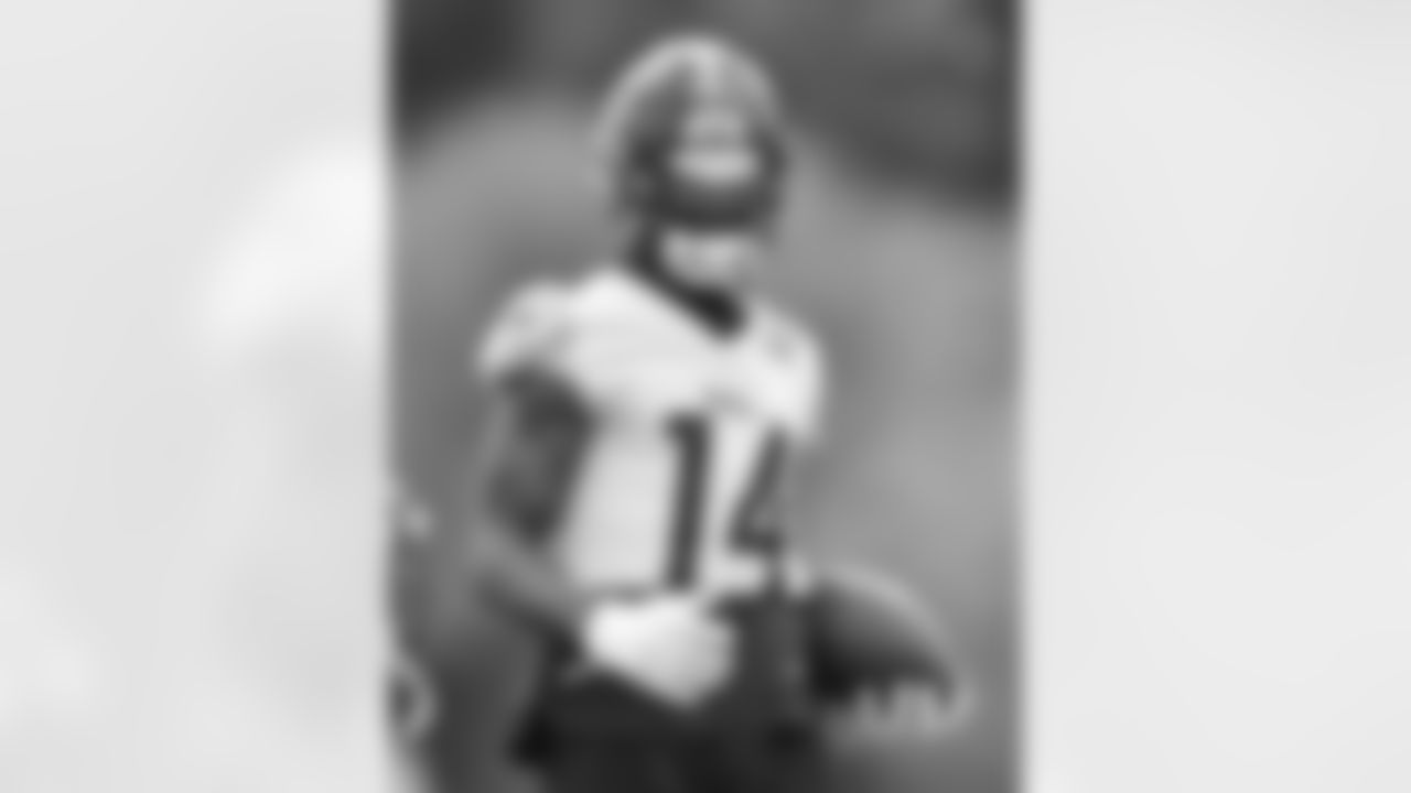 Pittsburgh Steelers wide receiver George Pickens (14) during practice at the UPMC Rooney Sports Complex preparing for a Week 8 matchup against the Jacksonville Jaguars Thursday, Oct. 26, 2023 in Pittsburgh, PA. (Karl Roser / Pittsburgh Steelers)