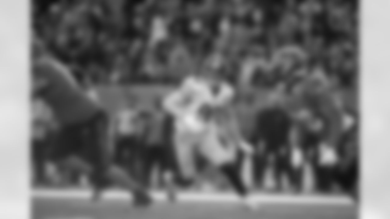 Pittsburgh Steelers linebacker T.J. Watt (90) during a regular season game between the Pittsburgh Steelers and the Cincinnati Bengals, Sunday, Nov. 28, 2021 in Cincinnati, OH. The Bengals beat the Steelers 41-10. (Karl Roser / Pittsburgh Steelers)