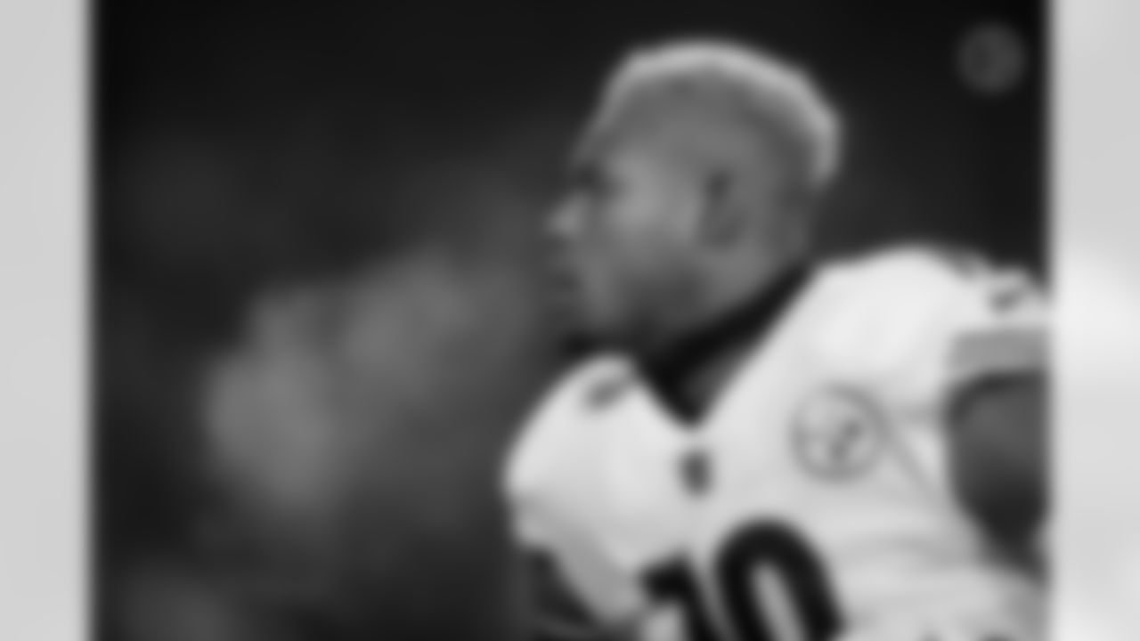 Pittsburgh Steelers wide receiver JuJu Smith-Schuster (19) during a postseason Wild Card Round game between the Pittsburgh Steelers and the Kansas City Chiefs, Sunday, Jan. 16, 2022 in Kansas City, MO. The Chiefs beat the Steelers 42-21. (Karl Roser / Pittsburgh Steelers)
