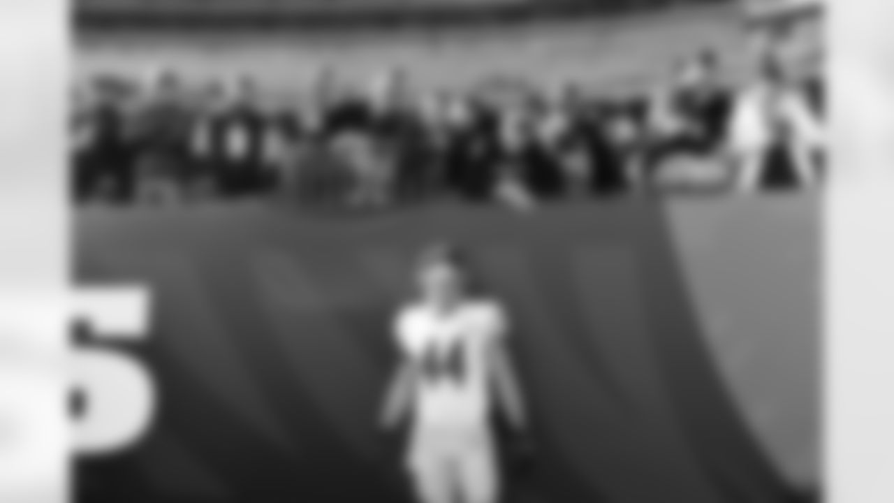 Pittsburgh Steelers fullback Derek Watt (44) and fans during a regular season game between the Pittsburgh Steelers and the Cincinnati Bengals, Sunday, Nov. 28, 2021 in Cincinnati, OH. (Caitlyn Epes / Pittsburgh Steelers)