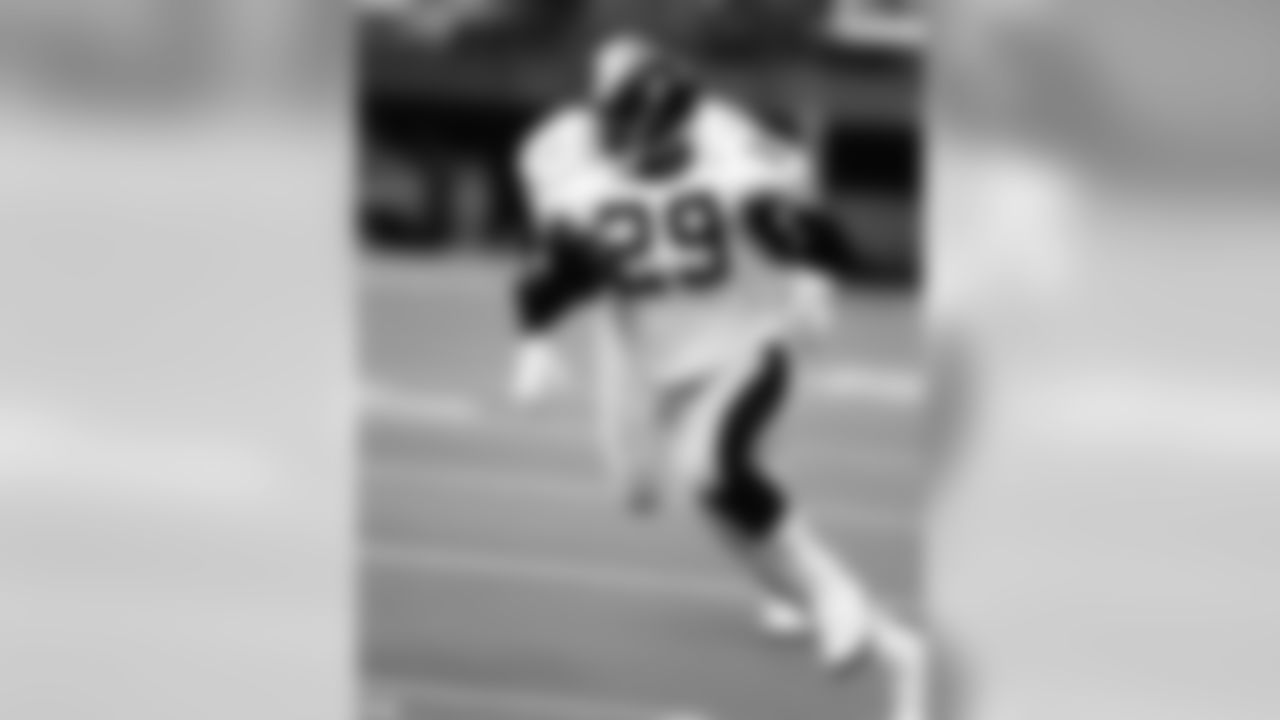 1990 Barry Foster: A wishbone-formation fullback at Arkansas, Foster got his chance to be the feature back in 1992 when Bill Cowher was hired to replace Chuck Noll. In that season, Foster led the NFL with 390 carries, and he used those to gain a franchise record 1,690 yards to go along with 11 touchdowns. In his four other seasons with the Steelers 1990, 1991, 1993, 1994 Foster rushed for a combined 2,253 yards to finish with 3,943.