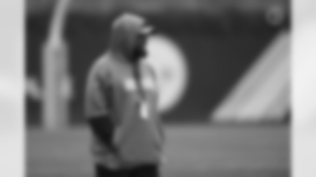 Pittsburgh Steelers Head Coach Mike Tomlin during practice at the UPMC Rooney Sports Complex preparing for a Week 11 matchup against the Los Angeles Chargers, Friday, Nov. 19, 2021 in Pittsburgh, PA. (Karl Roser / Pittsburgh Steelers)