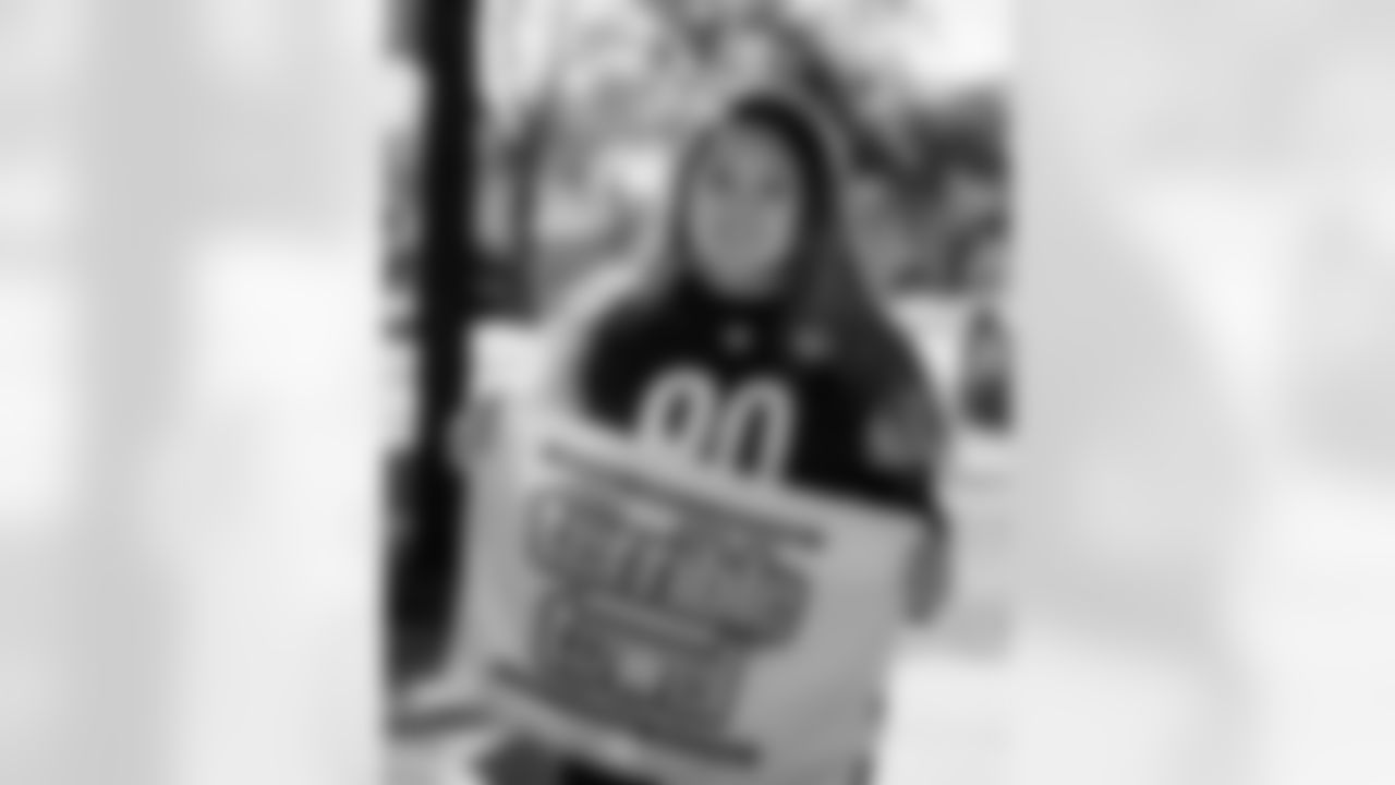 SNUTraditions_TerribleTowelAroundTheWorld_Apr2620211019AM_Gonzales_Alyse_97494590_C0CFACC278334BCCAFB3C11E5228C565.jpeg_97494590_C0CFACC278334BCCAFB3C11E5228C565
