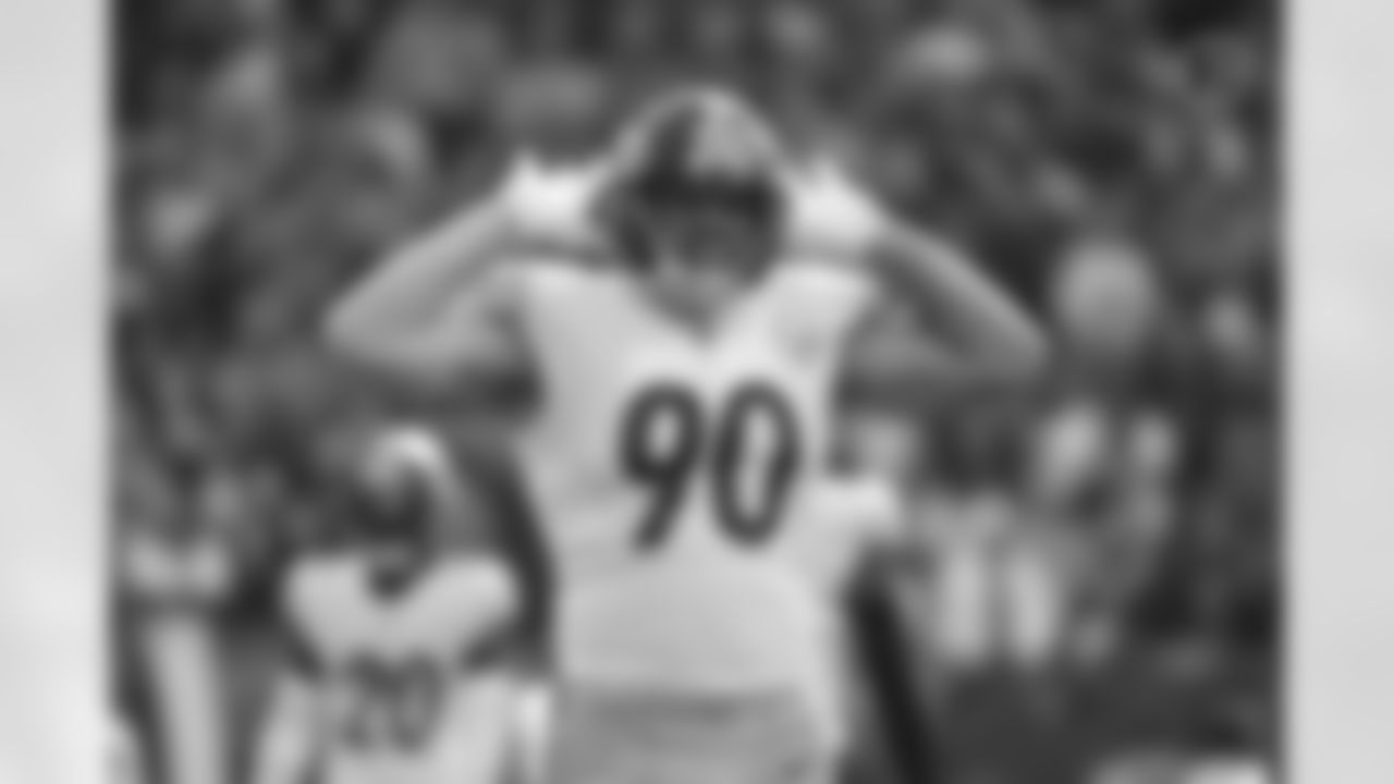 Pittsburgh Steelers linebacker T.J. Watt (90) during a regular season game between the Pittsburgh Steelers and the Cleveland Browns, Sunday, Oct. 31, 2021 in Cleveland, OH. The Steelers beat the Browns 15-10. (Caitlyn Epes / Pittsburgh Steelers)