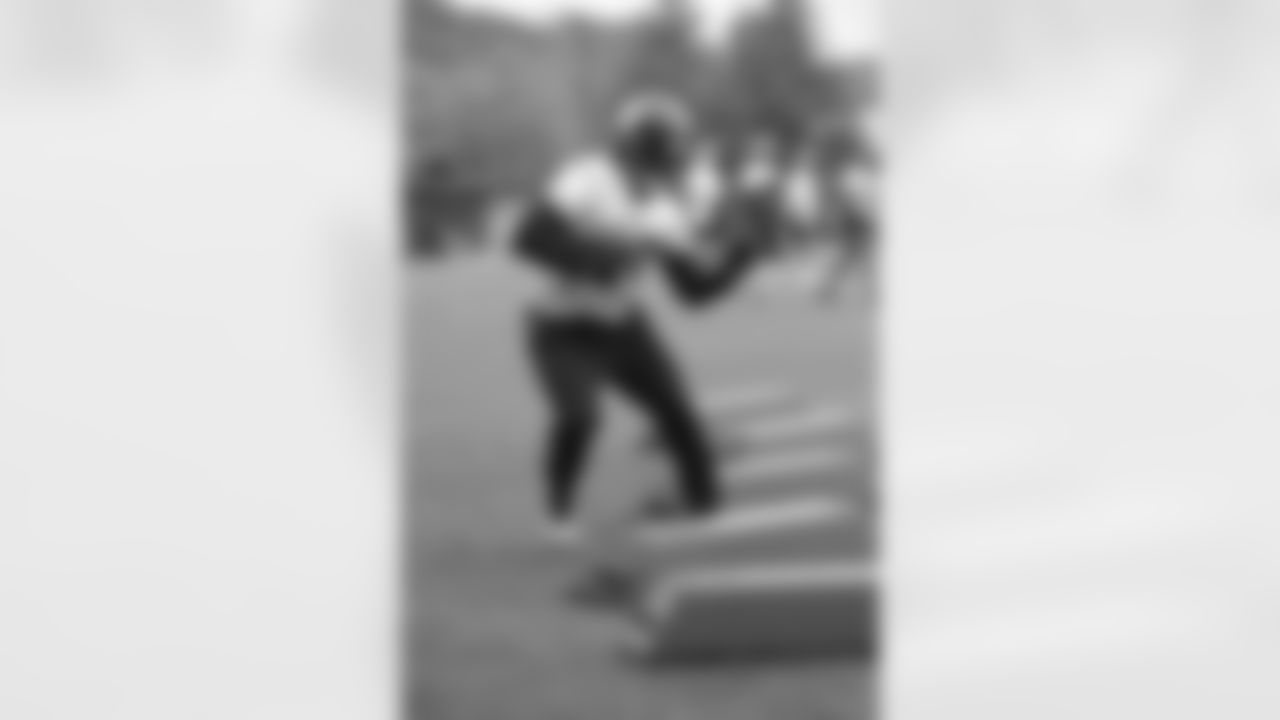 Pittsburgh Steelers running back Trey Edmunds (33) participates in the Organized Team Activities (OTAs), Thursday June 3, 2021 at the UPMC Rooney Sports Complex. (Caitlyn Epes / Pittsburgh Steelers)