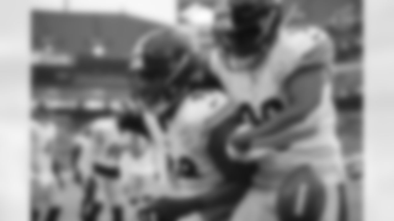 Pittsburgh Steelers linebacker Bud Dupree (48) and Pittsburgh Steelers linebacker Vince Williams (98) during a regular season game between the Pittsburgh Steelers and the Baltimore Ravens, Sunday, Nov. 1, 2020 in Baltimore, MD. The Steelers defeated the Ravens 28-24. (Karl Roser / Pittsburgh Steelers)