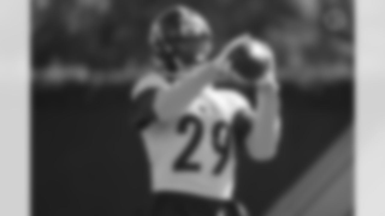 Pittsburgh Steelers running back Kalen Ballage (29) during practice at the UPMC Rooney Sports Complex preparing for a Week 3 matchup against the Cincinnati Bengals, Friday, Sept. 24, 2021 in Pittsburgh, PA. (Caitlyn Epes / Pittsburgh Steelers)