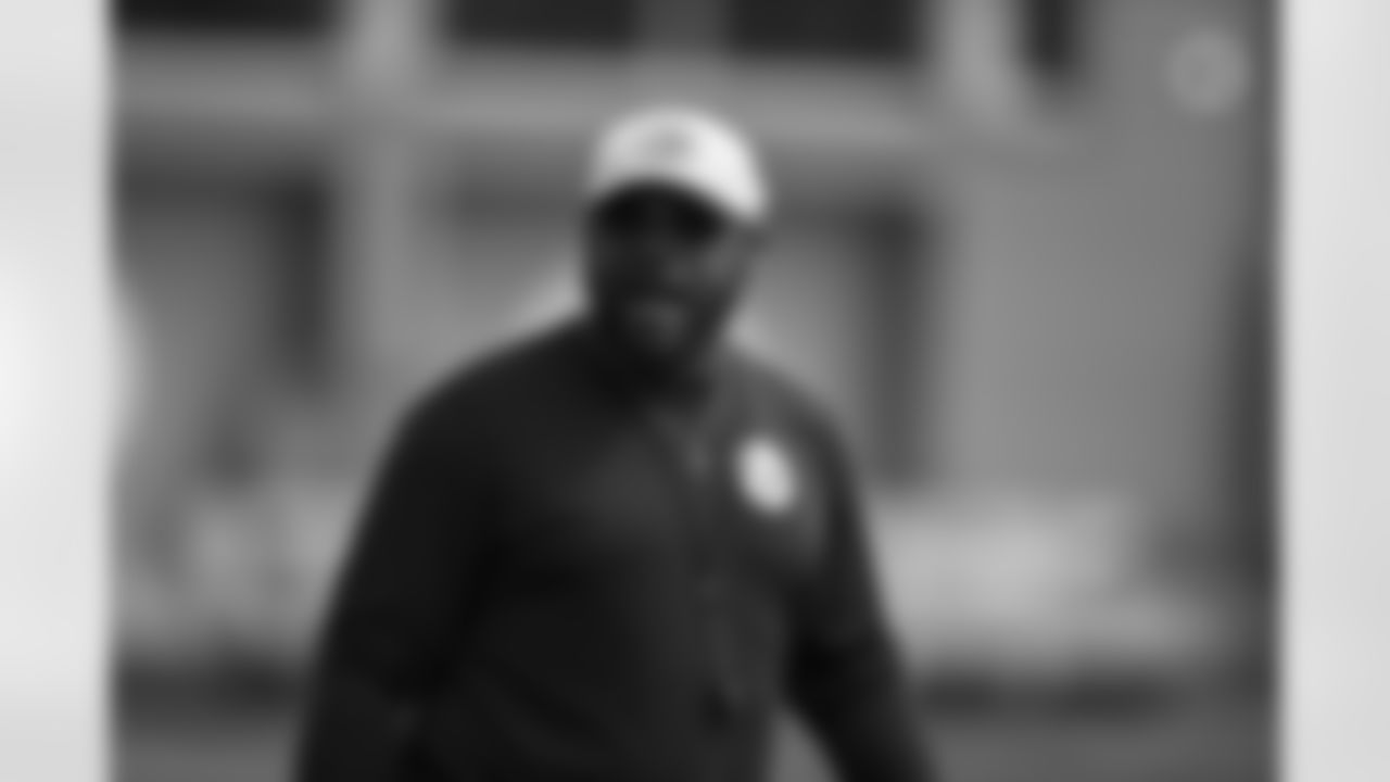 Pittsburgh Steelers Head Coach Mike Tomlin practices at the UPMC Rooney Sports Complex during rookie minicamp, Sunday, May 15, 2022 in Pittsburgh, PA. (Karl Roser / Pittsburgh Steelers)