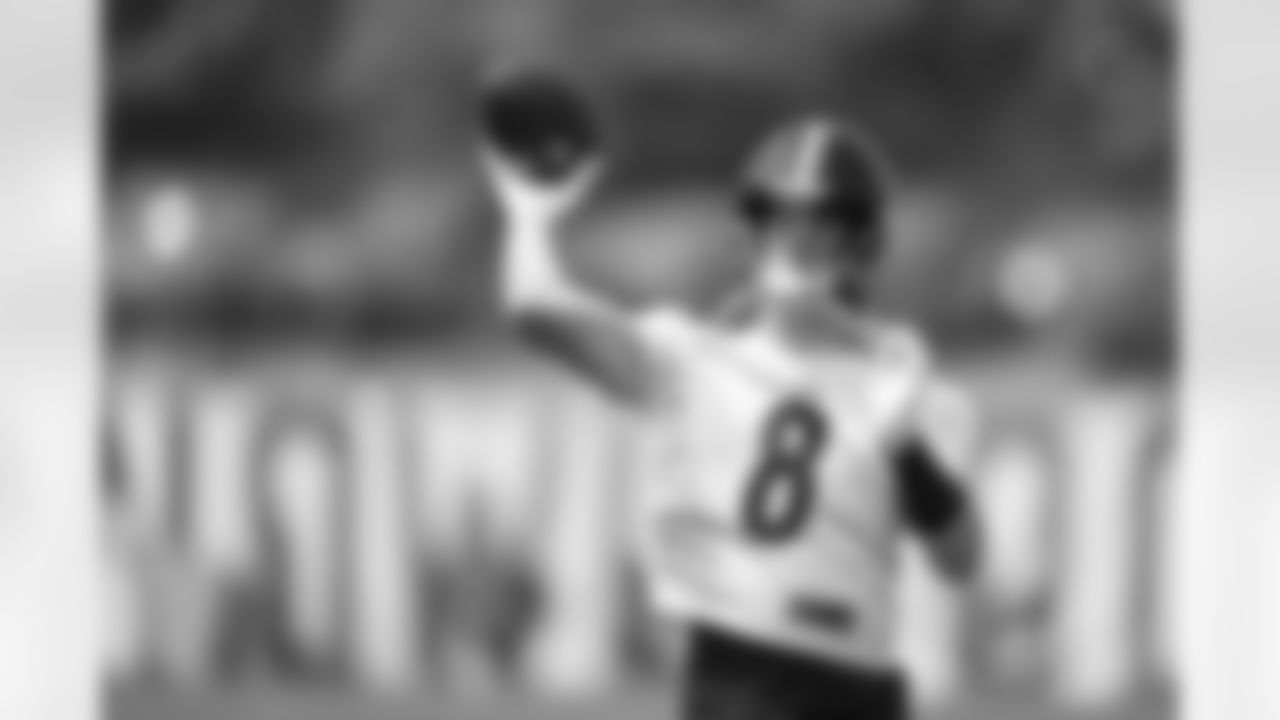 Pittsburgh Steelers quarterback Kenny Pickett (8) participates in the Organized Team Activities (OTAs), Tuesday May 23, 2023 at the UPMC Rooney Sports Complex. (Karl Roser / Pittsburgh Steelers)