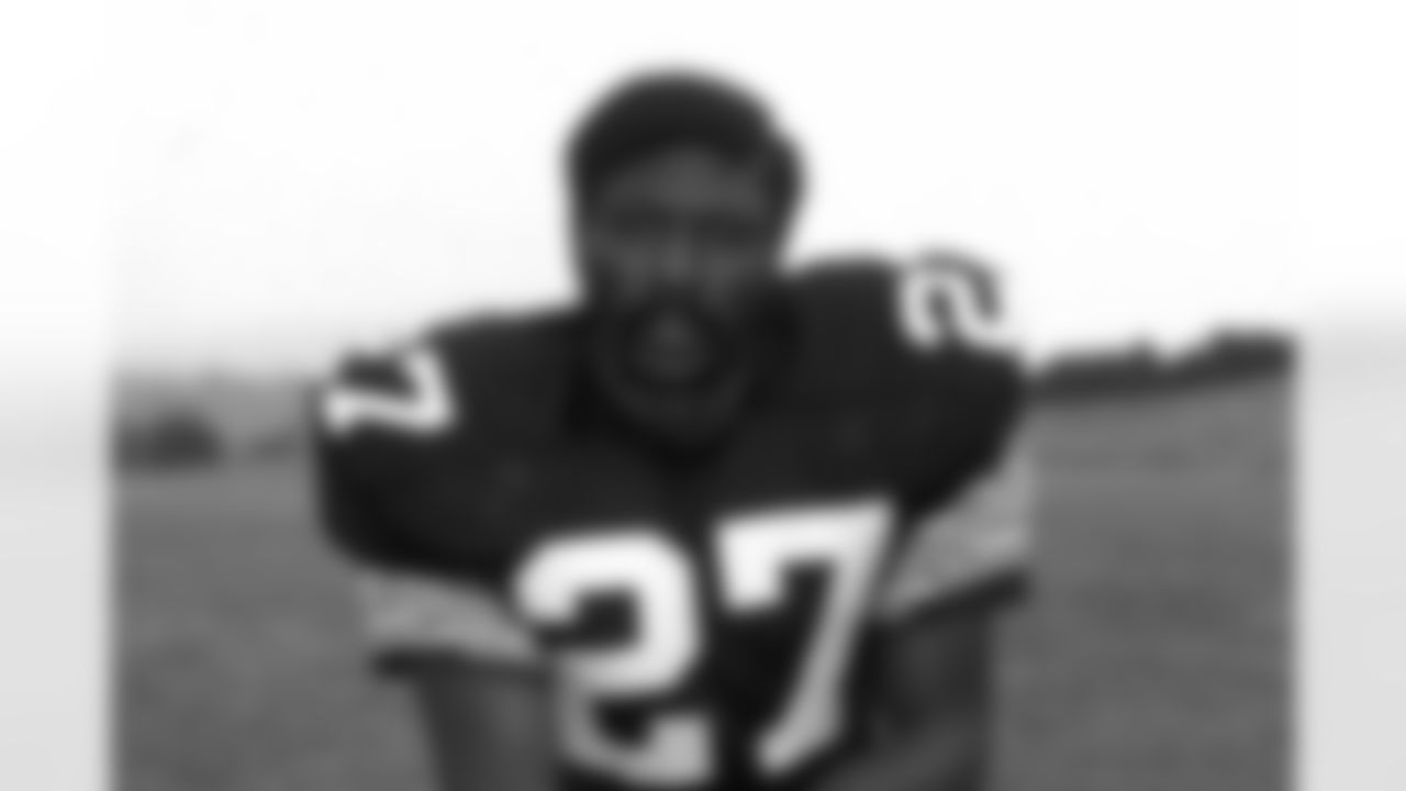 6. Glen Edwards (1971-1977) - 941 yards