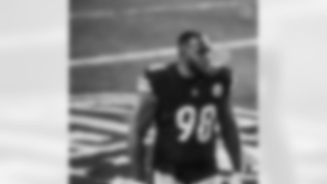 Pittsburgh Steelers linebacker Vince Williams (98) during a regular season game between the Pittsburgh Steelers and the Washington Football Team, Monday, Dec. 7, 2020 in Pittsburgh, PA. The Steelers lost to Washington 17-23. (Caitlyn Epes / Pittsburgh Steelers)