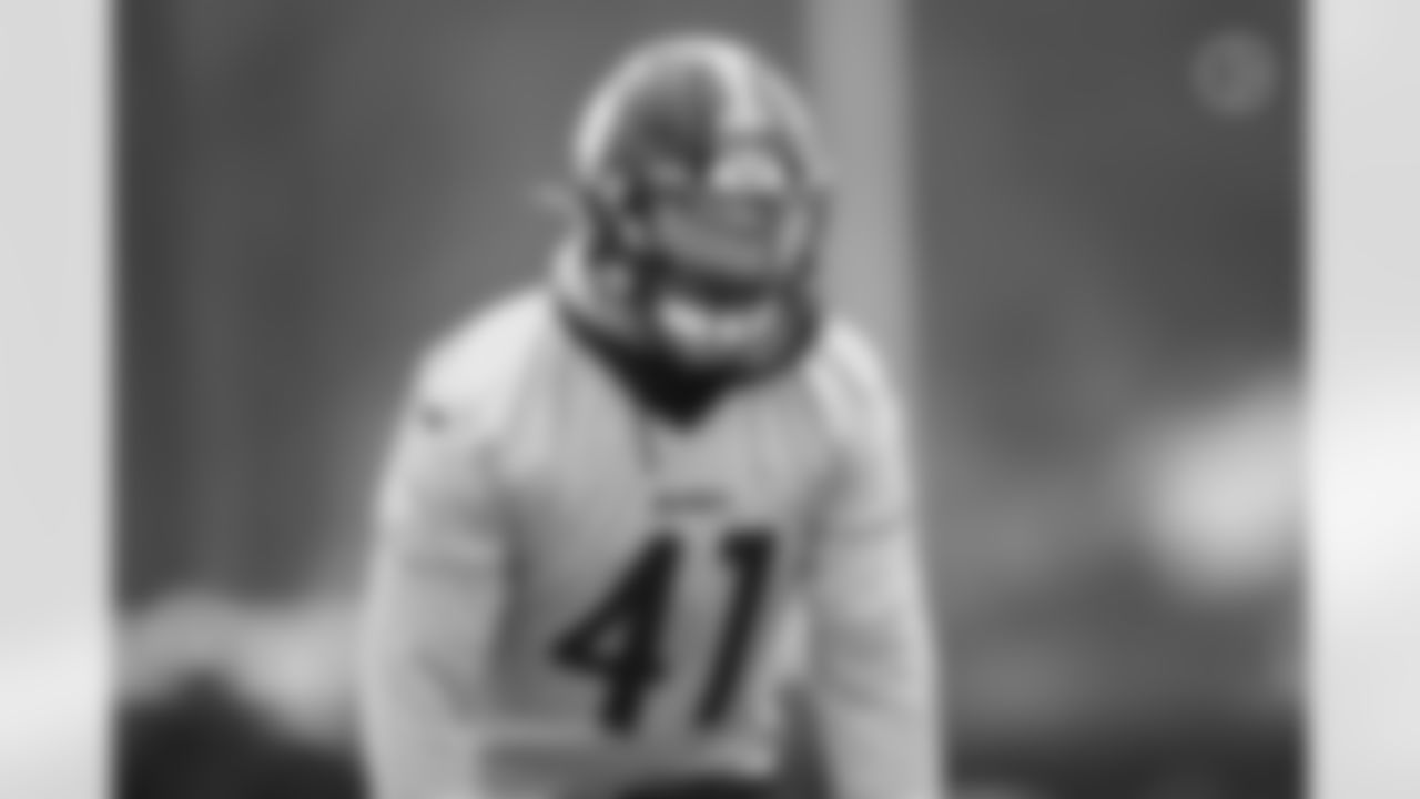 Pittsburgh Steelers linebacker Robert Spillane (41) during practice at the UPMC Rooney Sports Complex preparing for a Week 14 matchup against the Baltimore Ravens Thursday, Dec. 8, 2022 in Pittsburgh, PA. (Abigail Dean / Pittsburgh Steelers)