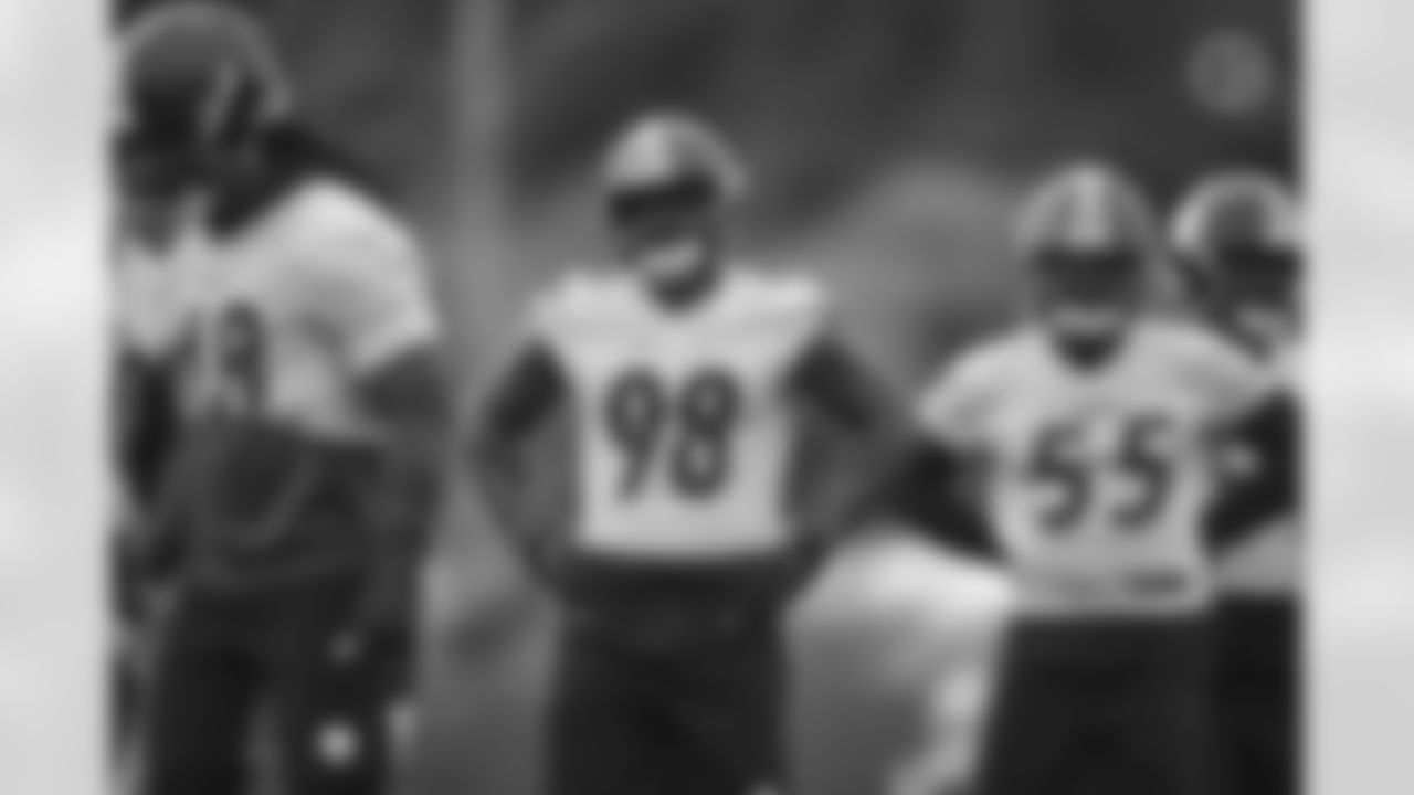Pittsburgh Steelers linebacker Vince Williams (98) practices at the UPMC Rooney Sports Complex preparing for a Week 1 matchup against the New York Giants, Friday, Sept. 11, 2020 in Pittsburgh, PA. (Karl Roser / Pittsburgh Steelers)