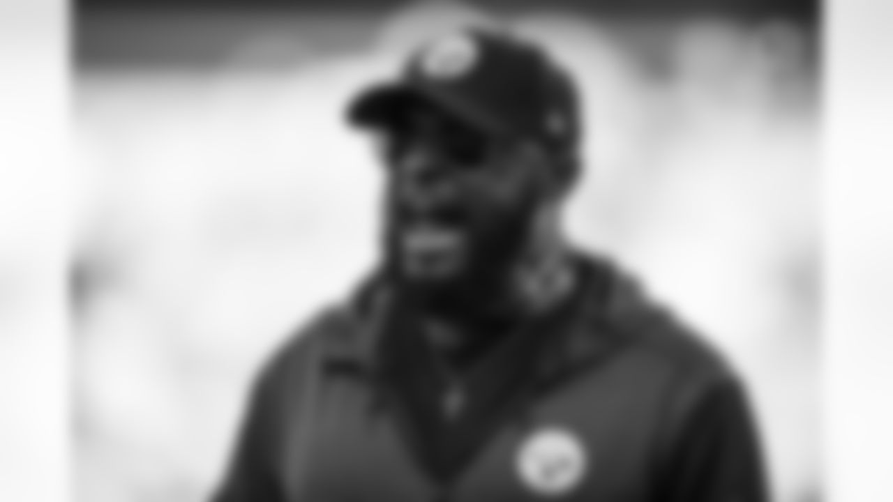 Pittsburgh Steelers Head Coach Mike Tomlin during a regular season game between the Pittsburgh Steelers and the Cleveland Browns, Sunday, Oct. 31, 2021 in Cleveland, OH. The Steelers beat the Browns 15-10. (Karl Roser / Pittsburgh Steelers)