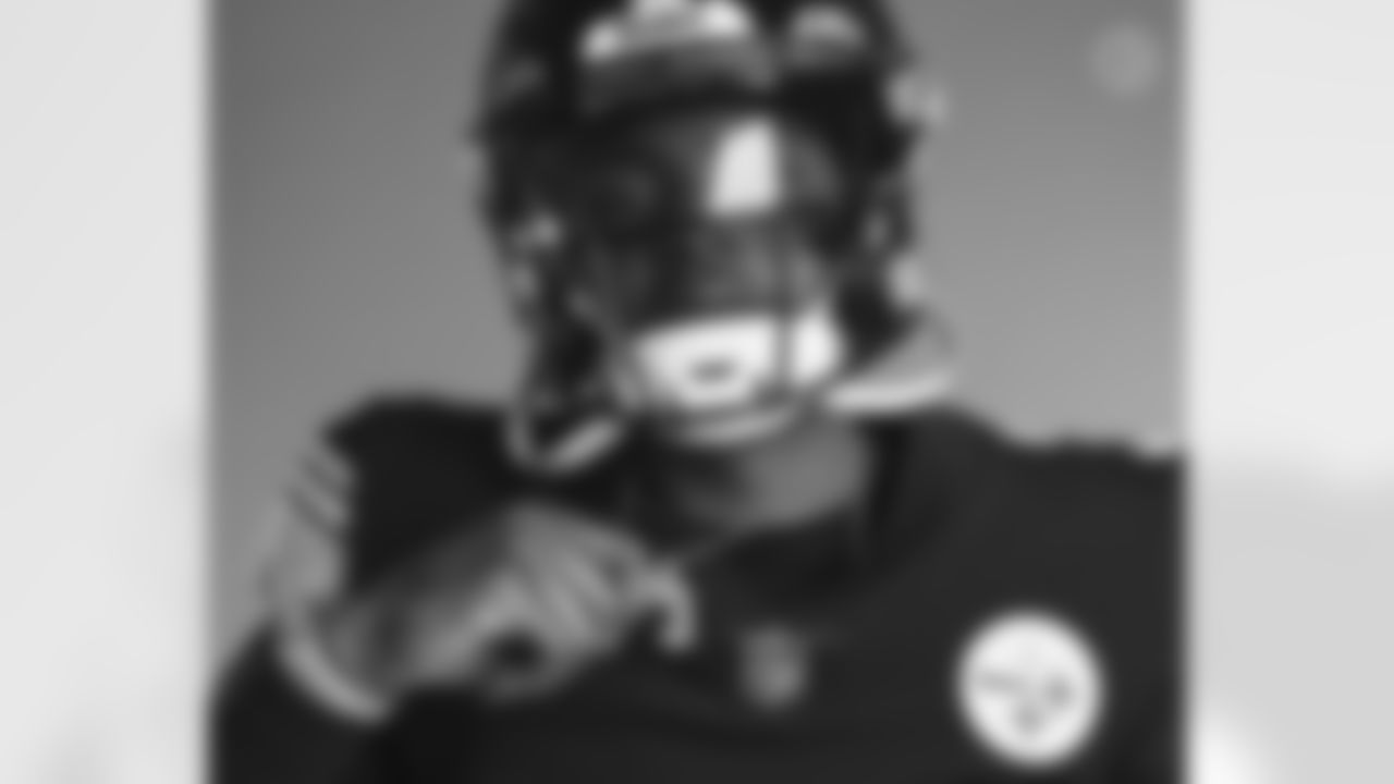 Pittsburgh Steelers quarterback Dwayne Haskins (3) poses for a photo during the Steelers 2021 media day, Saturday, July 24, 2021 in Pittsburgh, PA. (Karl Roser / Pittsburgh Steelers)