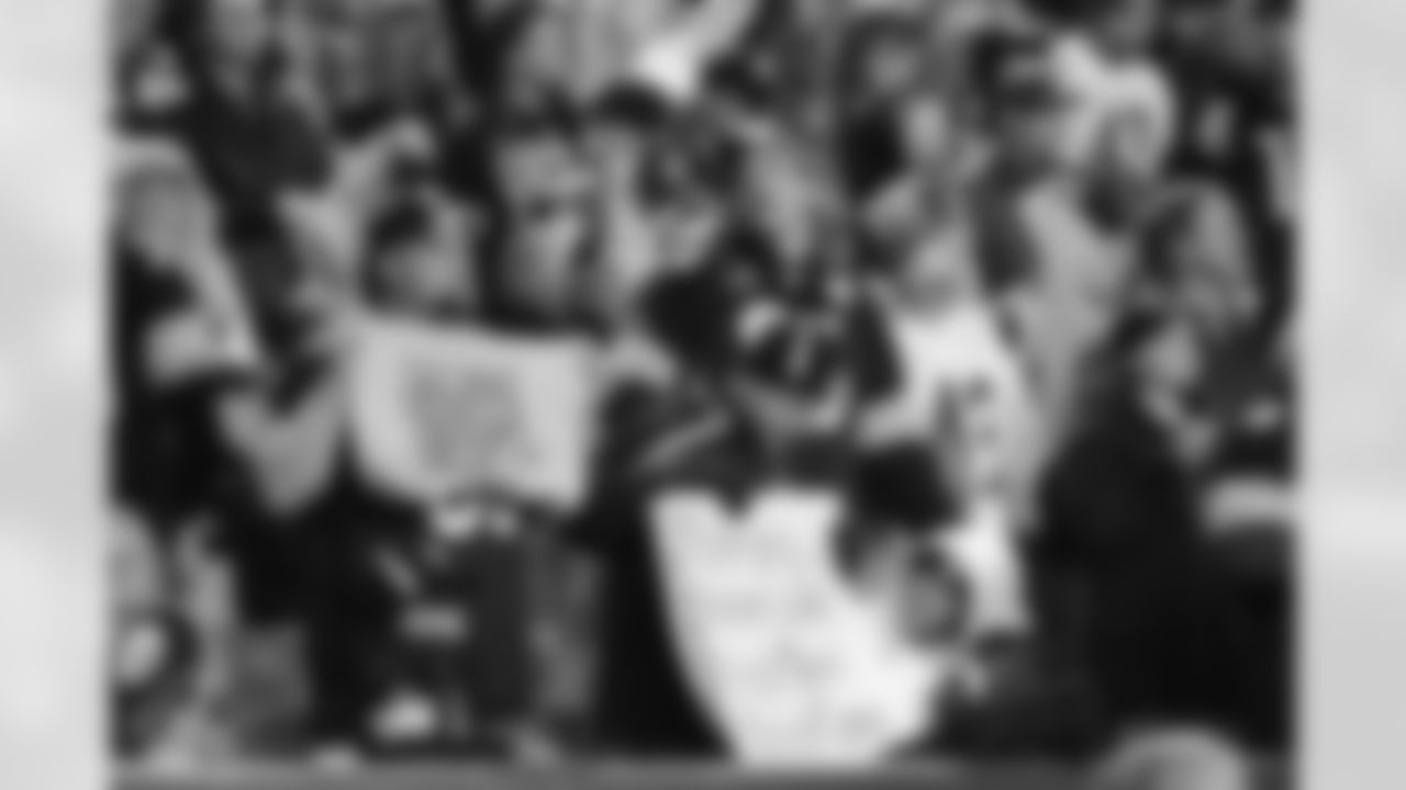 09_DEN_ Fan5