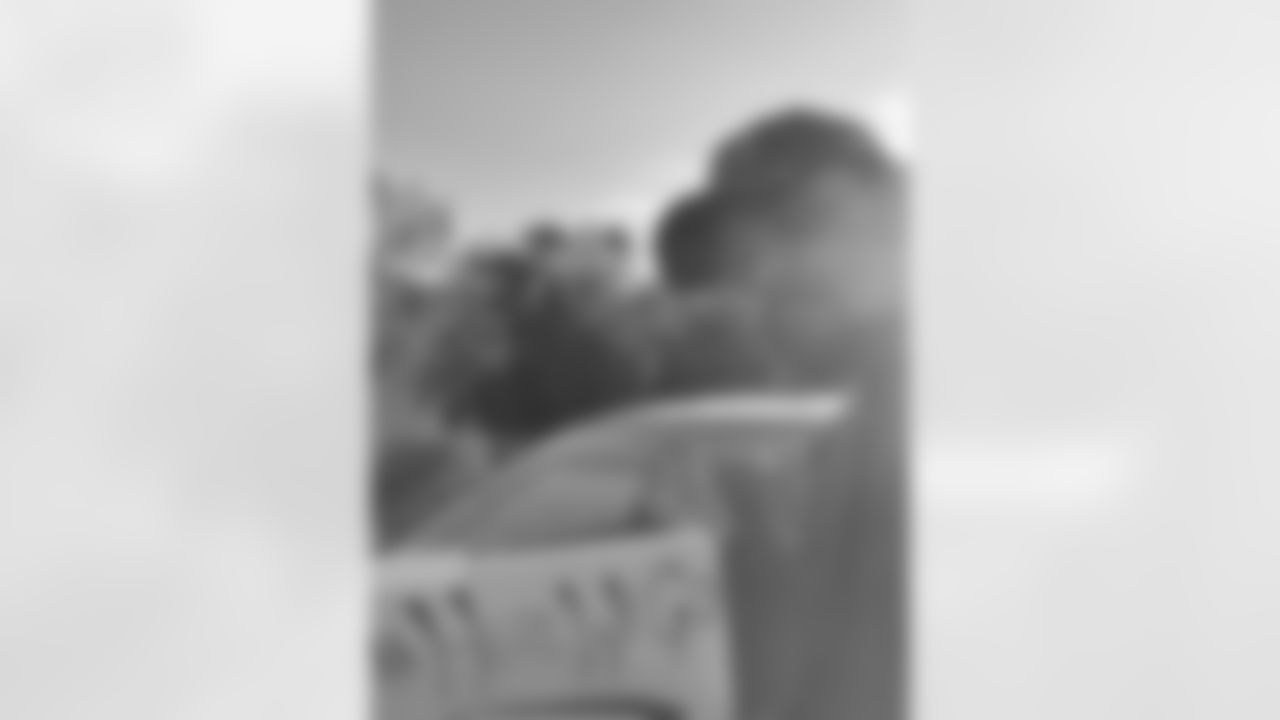 SNUTraditions_HereWeGoSigns_Jan142022949AM_Singer_Josh_97494590_inbound4646378691144306972.jpg_97494590_inbound4646378691144306972