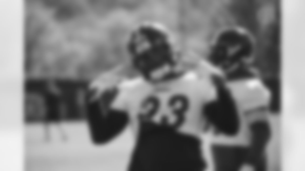 Pittsburgh Steelers running back Trey Edmunds (33) during practice at the UPMC Rooney Sports Complex preparing for a Week 3 matchup against the Cincinnati Bengals, Friday, Sept. 24, 2021 in Pittsburgh, PA. (Caitlyn Epes / Pittsburgh Steelers)