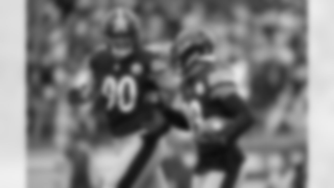Pittsburgh Steelers linebacker T.J. Watt (90) and Pittsburgh Steelers safety Minkah Fitzpatrick (39) during a regular season game between the Pittsburgh Steelers and the Tennessee Titans, Sunday, Dec. 19, 2021 in Pittsburgh, PA. The Steelers beat the Titans 19-13. (Karl Roser / Pittsburgh Steelers)