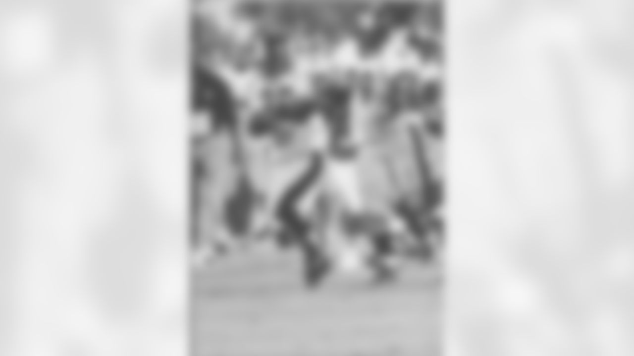 T7. Darren Perry (1992-1998) - 32 interceptions