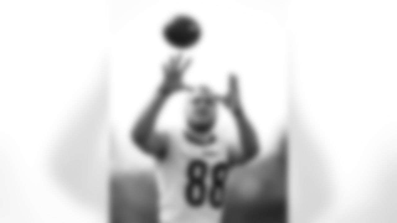 Pittsburgh Steelers tight end Pat Freiermuth (88) participates in the Organized Team Activities (OTAs), Tuesday May 23, 2023 at the UPMC Rooney Sports Complex. (Abigail Dean / Pittsburgh Steelers)