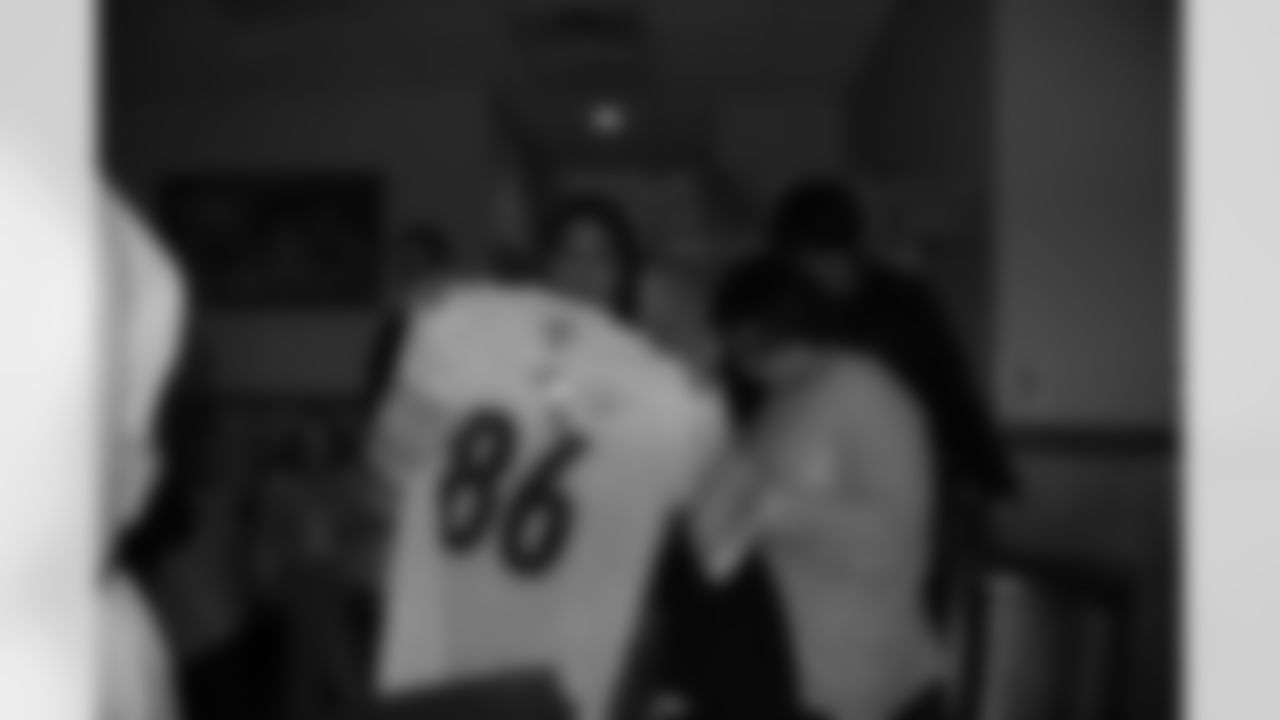 09_Hines_Ward_Helping_Hands