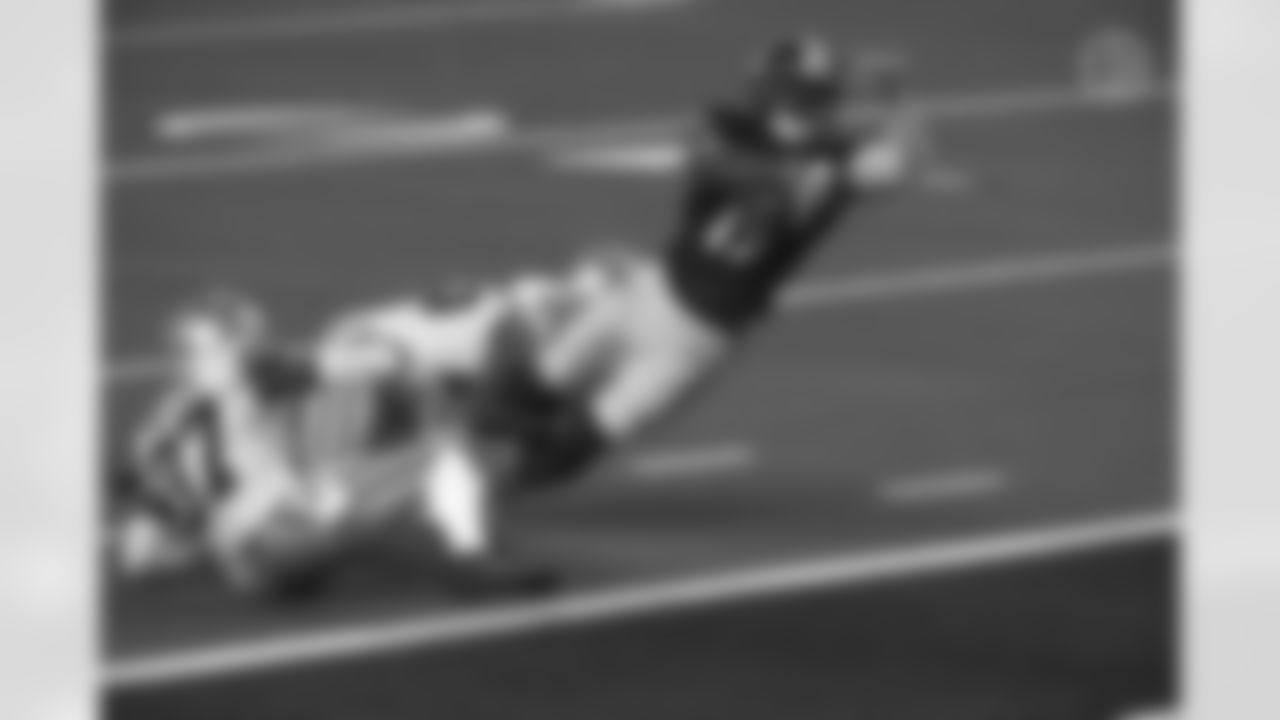 Pittsburgh Steelers wide receiver JuJu Smith-Schuster (19) scores a touchdown during a regular season game between the Pittsburgh Steelers and the Dallas Cowboys, Sunday, Nov. 8, 2020 in Dallas, TX. The Steelers beat the Cowboys 24-19. (Caitlyn Epes / Pittsburgh Steelers)