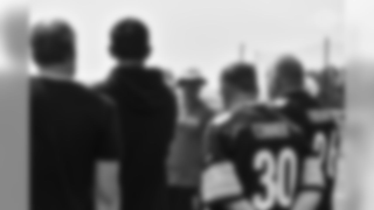 Steelers fans take part in on-field drills during Men's Fantasy Camp.