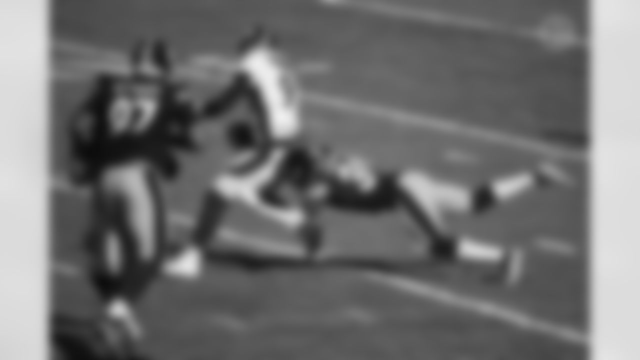 Pittsburgh Steelers safety Terrell Edmunds (34) sacks the quarterback during a regular season game between the Pittsburgh Steelers and the Denver Broncos, Sunday, Sept. 20, 2020 in Pittsburgh, PA. (Caitlyn Epes / Pittsburgh Steelers)
