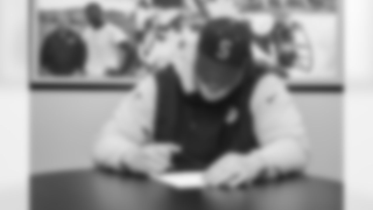 Nate Herbig signs a contract with the Pittsburgh Steelers at the UPMC Rooney Sports Complex Thursday, March 16, 2023 in Pittsburgh, PA. (Abigail Dean / Pittsburgh Steelers)
