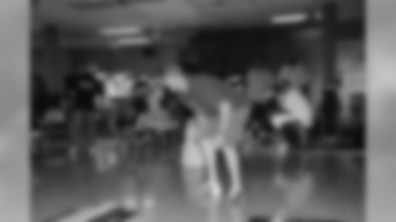 2010_steelers_team_bowling_001