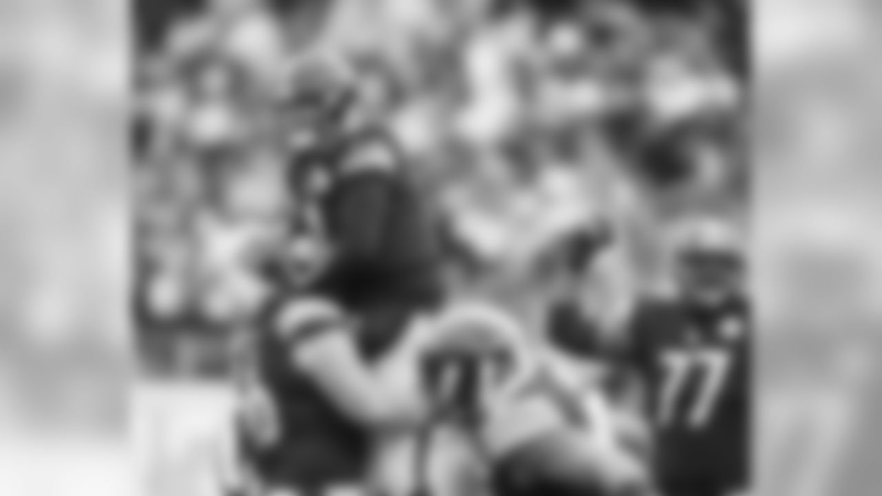 QB Landry Jones enters the Week 6 game vs. Arizona, replacing an injured Mike Vick, and completes 8-of-12 passes for 168 yards and two touchdowns and no interceptions.