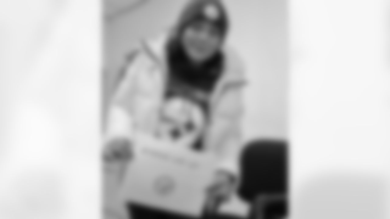 SNUTraditions_SteelersSelfie_Jan142022953AM_Pedraza_Estela_97494590_inbound5920592089088033086.jpg_97494590_inbound5920592089088033086