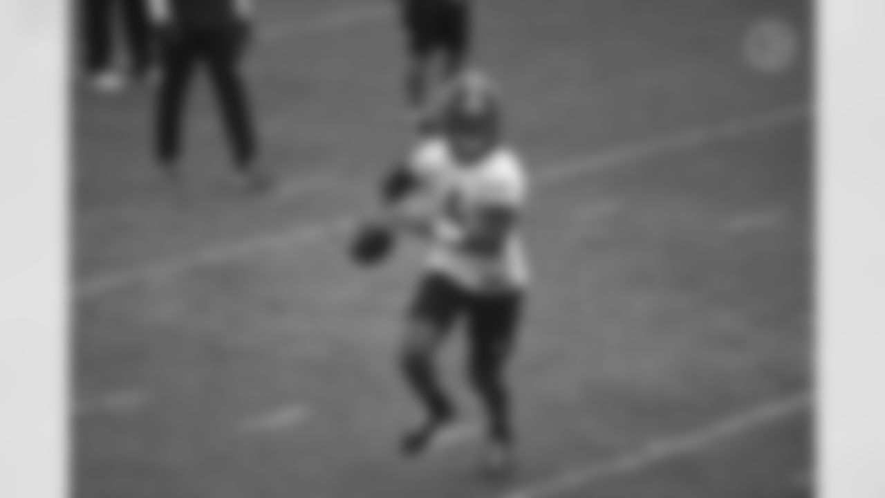 Pittsburgh Steelers quarterback Joshua Dobbs (5) practices at the UPMC Rooney Sports Complex preparing for a Week 3 matchup against the Houston Texans, Thursday, Sept. 24, 2020 in Pittsburgh, PA. (Caitlyn Epes / Pittsburgh Steelers)