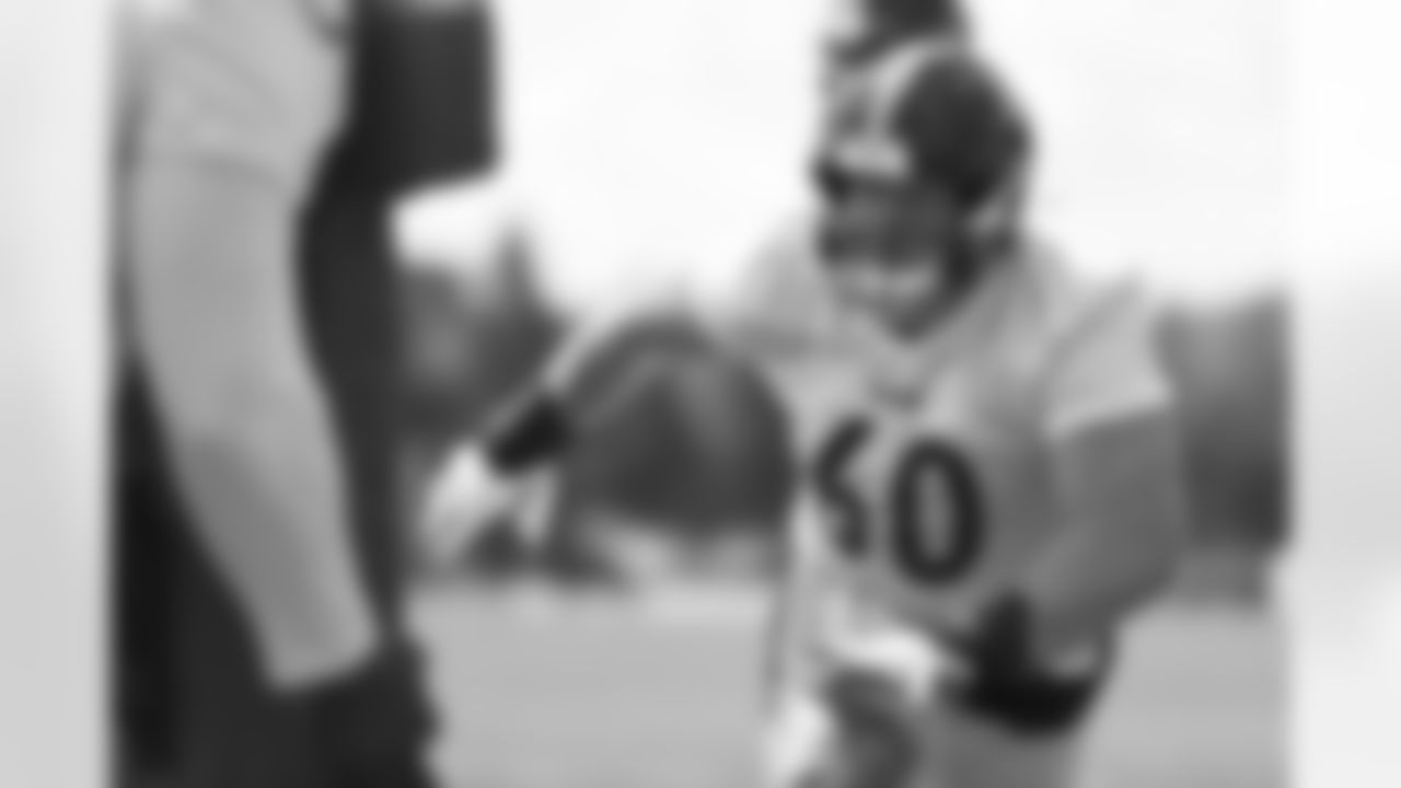 Pittsburgh Steelers center J.C. Hassenauer (60) participates in the Organized Team Activities (OTAs), Wednesday June 1, 2022 at the UPMC Rooney Sports Complex. (Karl Roser / Pittsburgh Steelers)