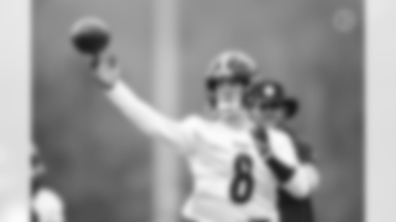 Pittsburgh Steelers quarterback Kenny Pickett (8) during practice at the UPMC Rooney Sports Complex preparing for a Week 14 matchup against the Baltimore Ravens Thursday, Dec. 8, 2022 in Pittsburgh, PA. (Abigail Dean / Pittsburgh Steelers)