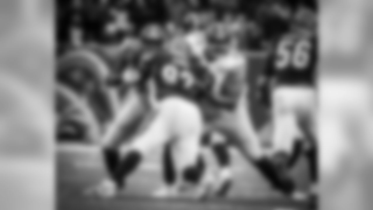 A Regular Season game between the Pittsburgh Steelers and the Cincinnati Bengals on Sunday December 18th 2016. The Steelers defeated the Bengals 24-20.