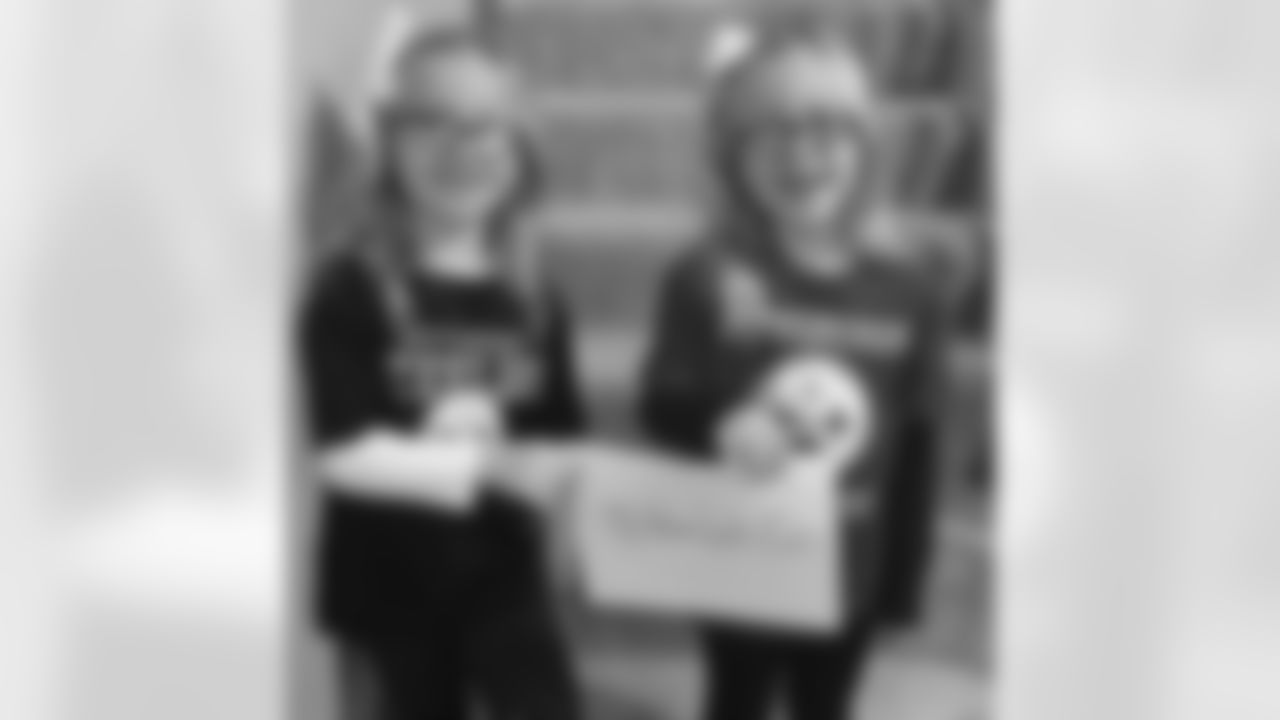 SNUTraditions_HereWeGoSigns_Jan122022521PM_Otto_Bonnie_97494590_7725C9561CDE4E5B871C0D5E63DA146F.jpeg_97494590_7725C9561CDE4E5B871C0D5E63DA146F