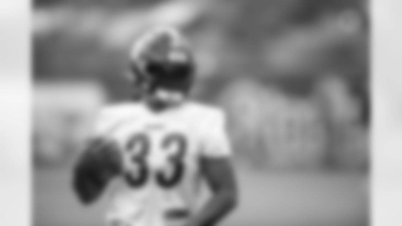 Pittsburgh Steelers running back Trey Edmunds (33) during practice at the UPMC Rooney Sports Complex preparing for a Week 2 matchup against the Las Vegas Raiders, Thursday, Sept. 16, 2021 in Pittsburgh, PA. (Karl Roser / Pittsburgh Steelers)