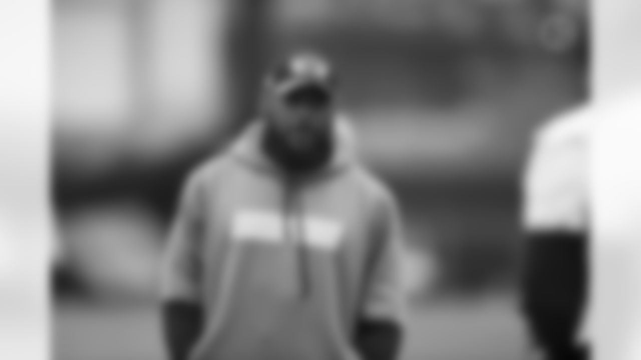Pittsburgh Steelers Head Coach Mike Tomlin during practice at the UPMC Rooney Sports Complex preparing for a Week 12 matchup against the Cincinnati Bengals, Thursday, Nov. 25, 2021 in Pittsburgh, PA. (Karl Roser / Pittsburgh Steelers)