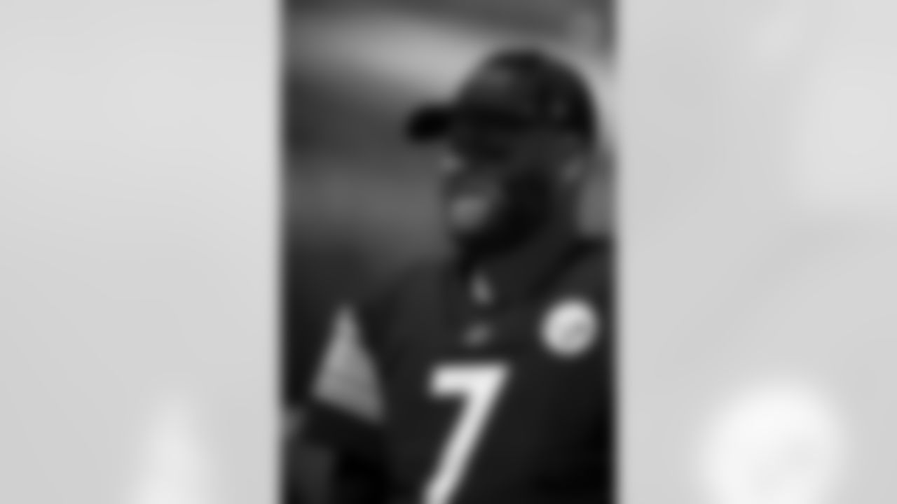 Pittsburgh Steelers quarterback Ben Roethlisberger (7) during a regular season game between the Pittsburgh Steelers and the Denver Broncos, Sunday, Sept. 20, 2020 in Pittsburgh, PA. The Steelers defeated the Broncos 26-21. (Karl Roser / Pittsburgh Steelers)
