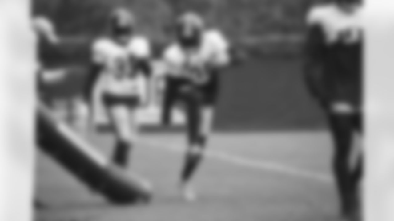 Pittsburgh Steelers running back Jaylen Samuels (38) during practice at the UPMC Rooney Sports Complex preparing for a Week 6 matchup against the Seattle Seahawks, Wednesday, Oct. 13, 2021 in Pittsburgh, PA. (Caitlyn Epes / Pittsburgh Steelers)