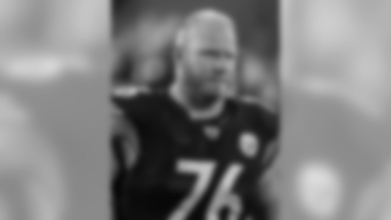 2001 Chris Hoke: Never a full-time starter at nose tackle because of the presence of Casey Hampton, Hoke still was a valuable member of a defense that finished in the top three in the NFL against the run nine times in his 11 seasons. Two Super Bowl rings.