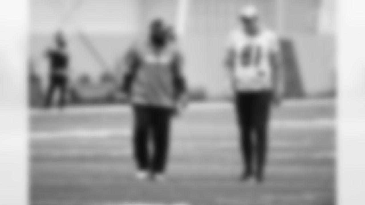 Pittsburgh Steelers Head Coach Mike Tomlin and Pittsburgh Steelers tight end Zach Gentry (81) during practice at the UPMC Rooney Sports Complex preparing for a Week 16 matchup against the Kansas City Chiefs, Wednesday, Dec. 22, 2021 in Pittsburgh, PA. (Karl Roser / Pittsburgh Steelers)