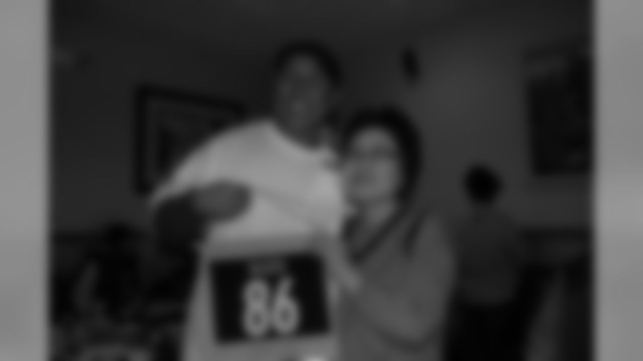 09_Hines_Ward_Helping_Hands
